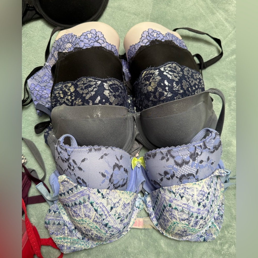 Victoria’s Secret Bras, 34C - Picture 4 of 4